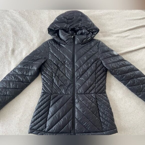 DKNY Packable Puff Jacket - Size M - Great Condition - Picture 5 of 6